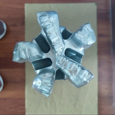 Tagliente di perforazione di roccia del pozzo trivellato 165mm PDC con le taglierine fisse di PDC e duro affrontare sul corpo di acciaio