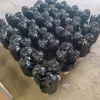 Perforazione di pozzi minieri Tricone Rock Bit 200 mm Iadc 545 Alta prestazione