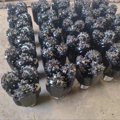 Perforazione aerea Iadc 545 Hard Rock Tricone Bit per pozzo di petrolio con cuscinetto sigillato con elastomero